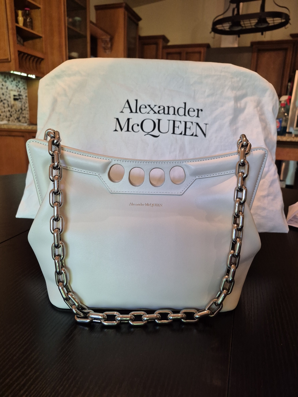 Alexander McQueen White Leather Shoulder Bag with Silver Chain